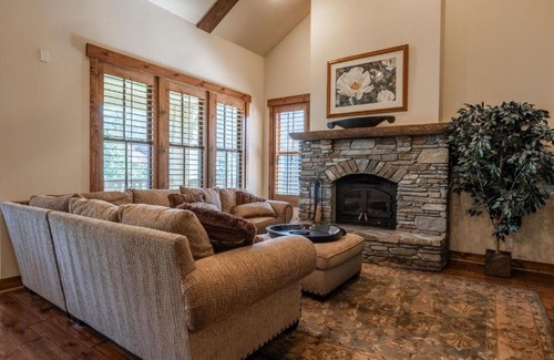 Mammoth Lakes House | Lodges 1112 - 3 Bed townhome with Loft