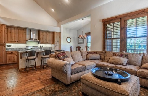 Mammoth Lakes House | Lodges 1112 - 3 Bed townhome with Loft