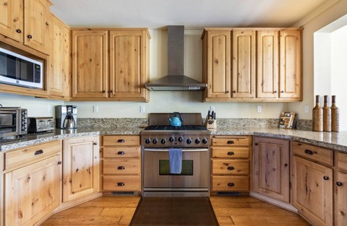 Mammoth Lakes House | Lodges 1178-Stunning alpine lodge with incredible mountain golf course views!