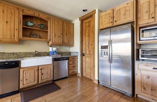 Mammoth Lakes House | Lodges 1178-Stunning alpine lodge with incredible mountain golf course views!