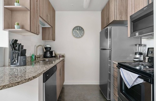 Midtown Apartment | Lodgeur | Glamorous designer studio | Midtown