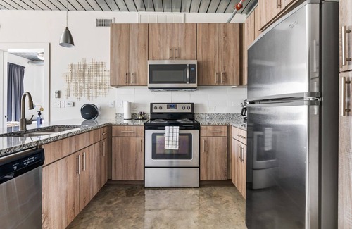 Midtown Apartment | Lodgeur | Vibrant & stylish 1BR loft | Midtown