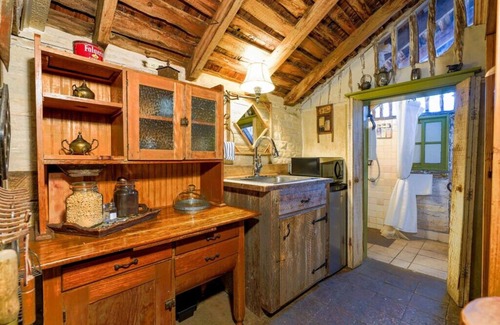 Fredericksburg Cabin | Loeffler-Weber Cabin-Fredericksburg, Texas, United States