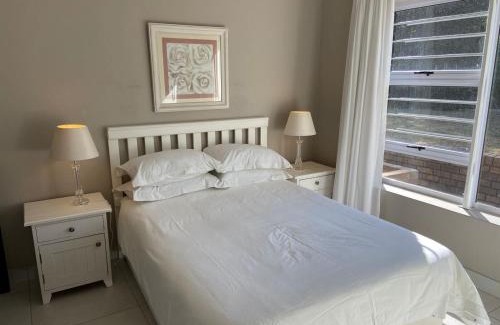 West Bank House | Loerie Nest