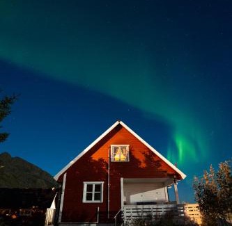 Sørvagen Cabin | Lofoten Lightscape