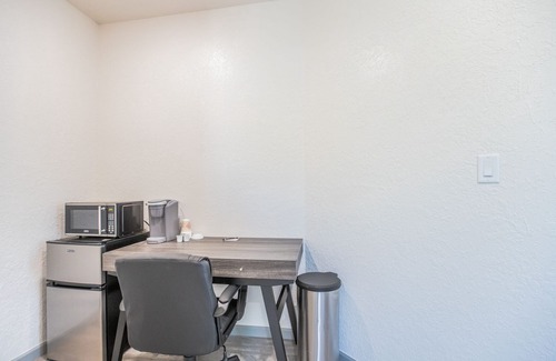 Walsenburg Apartment | Loft #1 of 5 Private Queen Bedroom, 1 Bathroom Suite