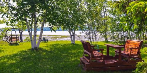 Ste Anne de Beaupre Apartment | Loft 4 - 2 min du Bord de l'eau Foyer & Barbecue
