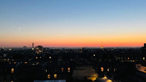 Quartier de la Folie-Mericourt Apartment | Loft 80m2 Parking Vues magiques
