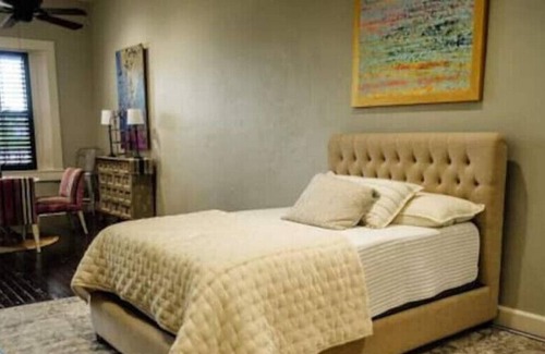 Granbury Apartment | Loft above the Historic Granbury Square