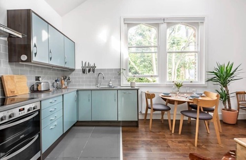 Bristol Apartment | Loft Apartment in Historic Building in Quiet Central Setting- Hopewell