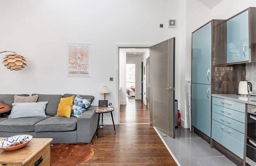 Bristol Apartment | Loft Apartment in Historic Building in Quiet Central Setting- Hopewell