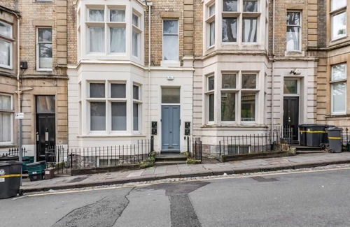 Bristol Apartment | Loft Apartment in Historic Building in Quiet Central Setting- Hopewell