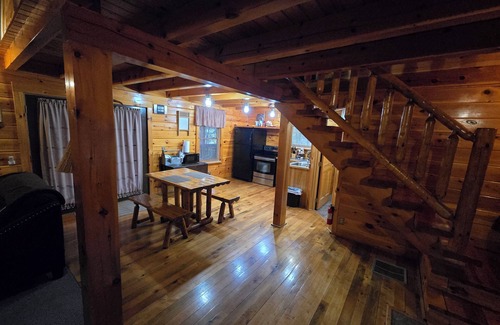 Laurelville Cabin | Loft cabin 2 to 4 guests Hocking Hills - Tar hollw