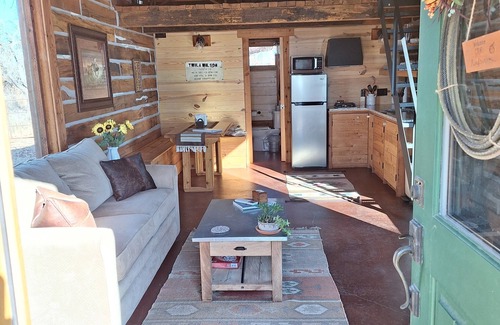 Pawhuska Cabin | Loft cabin close to Pioneer Woman's Mercantile