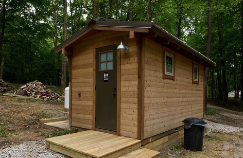 Cuyahoga Falls Cabin | Loft Cabin in the Cuyahoga Valley