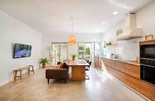 Figueres Apartment | Loft con piscina climatizada privada y parking