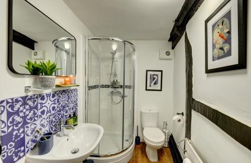 Henley-in-Arden Apartment | Loft Cottage by Spa Town Property - 2 Bed Tudor Retreat Near to Stratford-upon-Avon, Warwick & Solihull