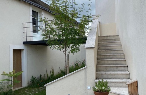 Saint-Pryve-Saint-Mesmin Apartment | Loft de Caractère à 50 m des Bords de Loire