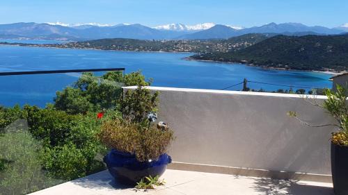 Verghia Apartment | loft de standing 150 m2 vue mer,de 2 à 6 pers à Mare e Sole Plage d'argent Verghia