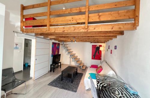 Decines-Charpieu Apartment | LOFT des 7 chemins - 4 Voyageurs