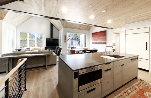 Telluride Condo | LOFT HOUSE 101 at TRANSFER- New modern luxury loft, three beautiful stories, nex