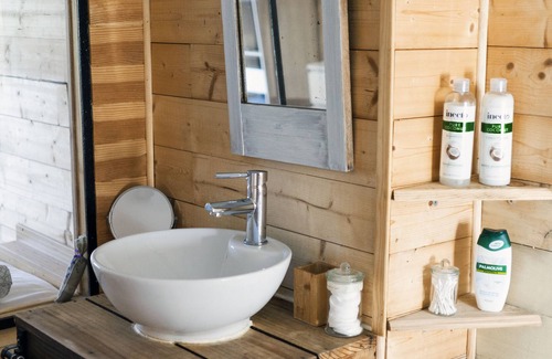 Villennes-sur-Seine House | Loft in natural materials