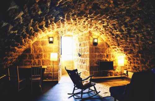 Acre Old City Apartment | Loft in the wall