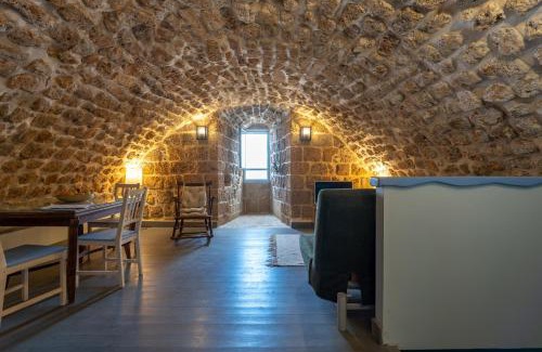 Acre Old City Apartment | Loft in the wall