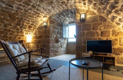 Acre Old City Apartment | Loft in the wall