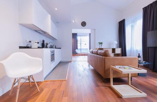 Hotel de Ville - Quinconces Bed & Breakfast | LOFT luxe hyper centre: terrasse/piscine/salle de sport