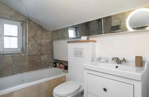 Saint-Vincent-de-Paul Apartment | Loft Maison PARIS Gare Est Nord