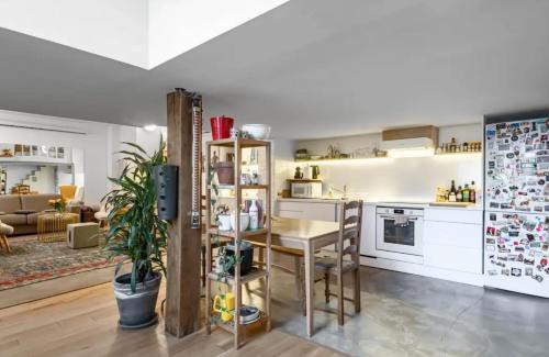 Saint-Vincent-de-Paul Apartment | Loft Maison PARIS Gare Est Nord