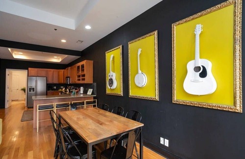 Downtown Nashville Apartment | Loft Over Broadway Strip