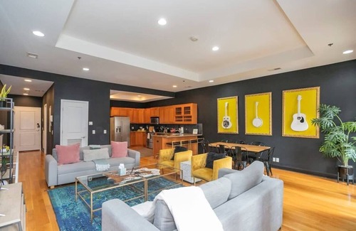 Downtown Nashville Apartment | Loft Over Broadway Strip