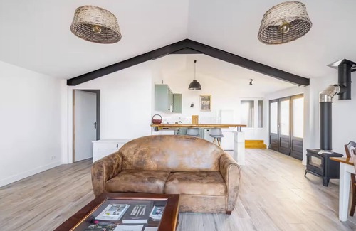 Saint-Genes-de-Castillon Apartment | Loft perched on the heights of Saint Emilion.