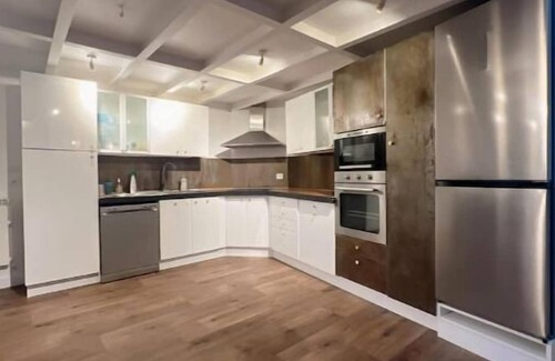 Saint-Vincent-de-Paul Apartment | Loft Parisien Élégant - Paris 10ème