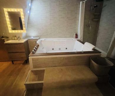 Saint-Acheul Apartment | Loft ravissant 45m2 Jacuzzi RVB NIGHT 2