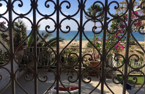 Mrezga Apartment | Loft right on the beach with magnificent view