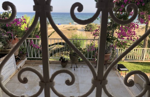 Mrezga Apartment | Loft right on the beach with magnificent view