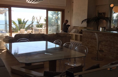 Mrezga Apartment | Loft right on the beach with magnificent view