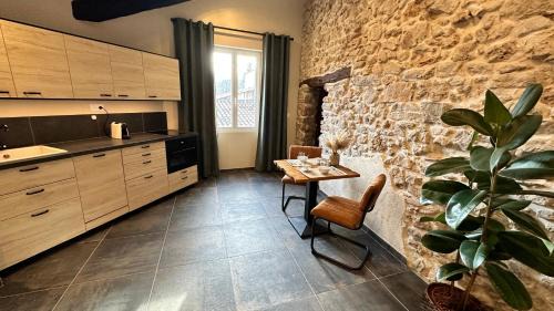 Tourves Apartment | Loft Romantique la Clef des Sens - Sauna et Balnéo privatifs