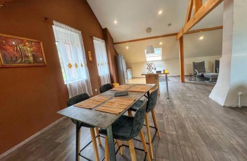 Bining Apartment | Loft spacieux en pleine forêt
