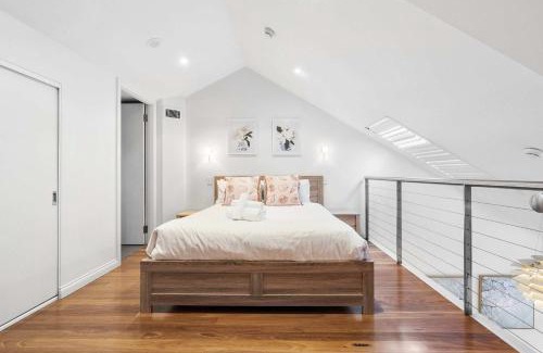 Woolloomooloo Apartment | Loft-Style Waterfront Apartment