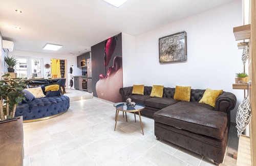 Centre-Ville Apartment | LOFT with private jacuzzi, CENTRE VILLE PONTOISE