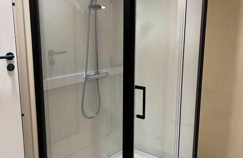 Ellezelles House | Loft with Private Sauna, Hot Tub and Covered Pool!