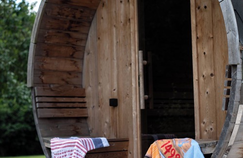 Ellezelles House | Loft with Private Sauna, Hot Tub and Covered Pool!