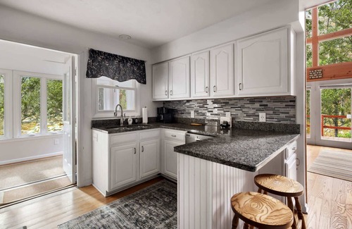 Hedgesville Ski Chalet | Loft, Wood Stove, Fire Pit, Grill & Deck on Creek