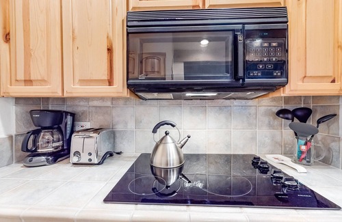 South Lake Tahoe Condo | Lofted gem close to the lake with pool, hot tub, beach access & WiFi