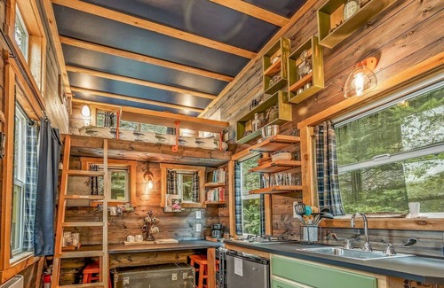 Sherwood Cabin | Lofted Waterfront Fun w/BBQ Unique Northwest Vacation Rentals