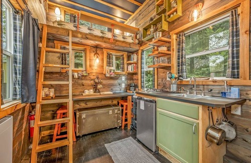 Sherwood Cabin | Lofted Waterfront Fun w/BBQ Unique Northwest Vacation Rentals